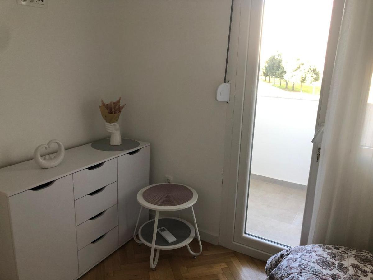 Apartman Lana Appartamento Zara Esterno foto