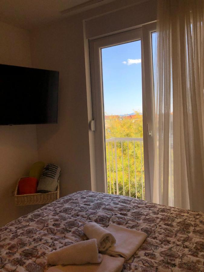Apartman Lana Appartamento Zara Esterno foto