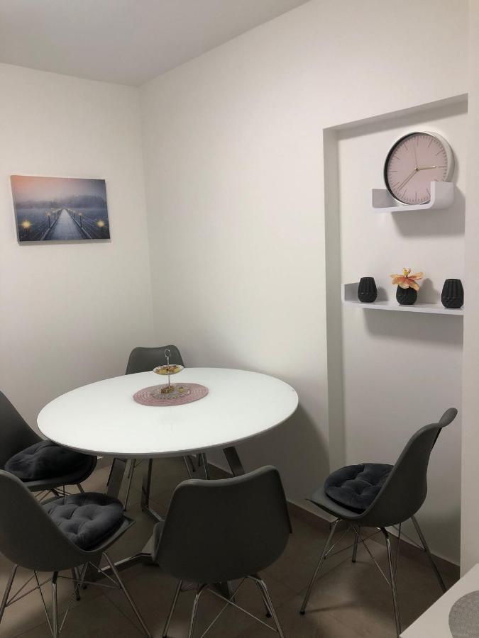Apartman Lana Appartamento Zara Esterno foto